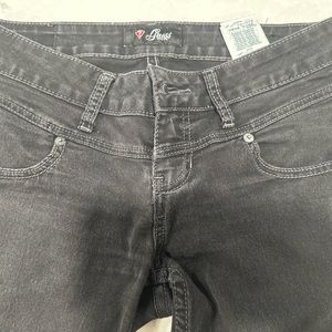 Guess brand capri slim fit, back seam zipper